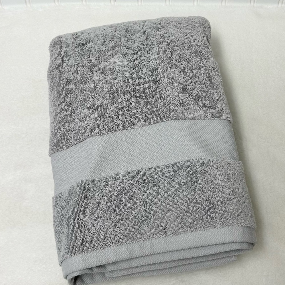 NWOT Crate & Barrel Turkish Cotton bath towel gray